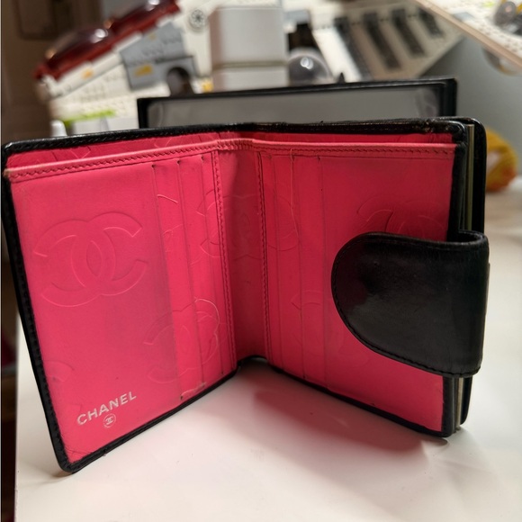 Vintage Chanel Black Cambon Quilted Leather Wallet with White CC Applique - Picture 2 of 6